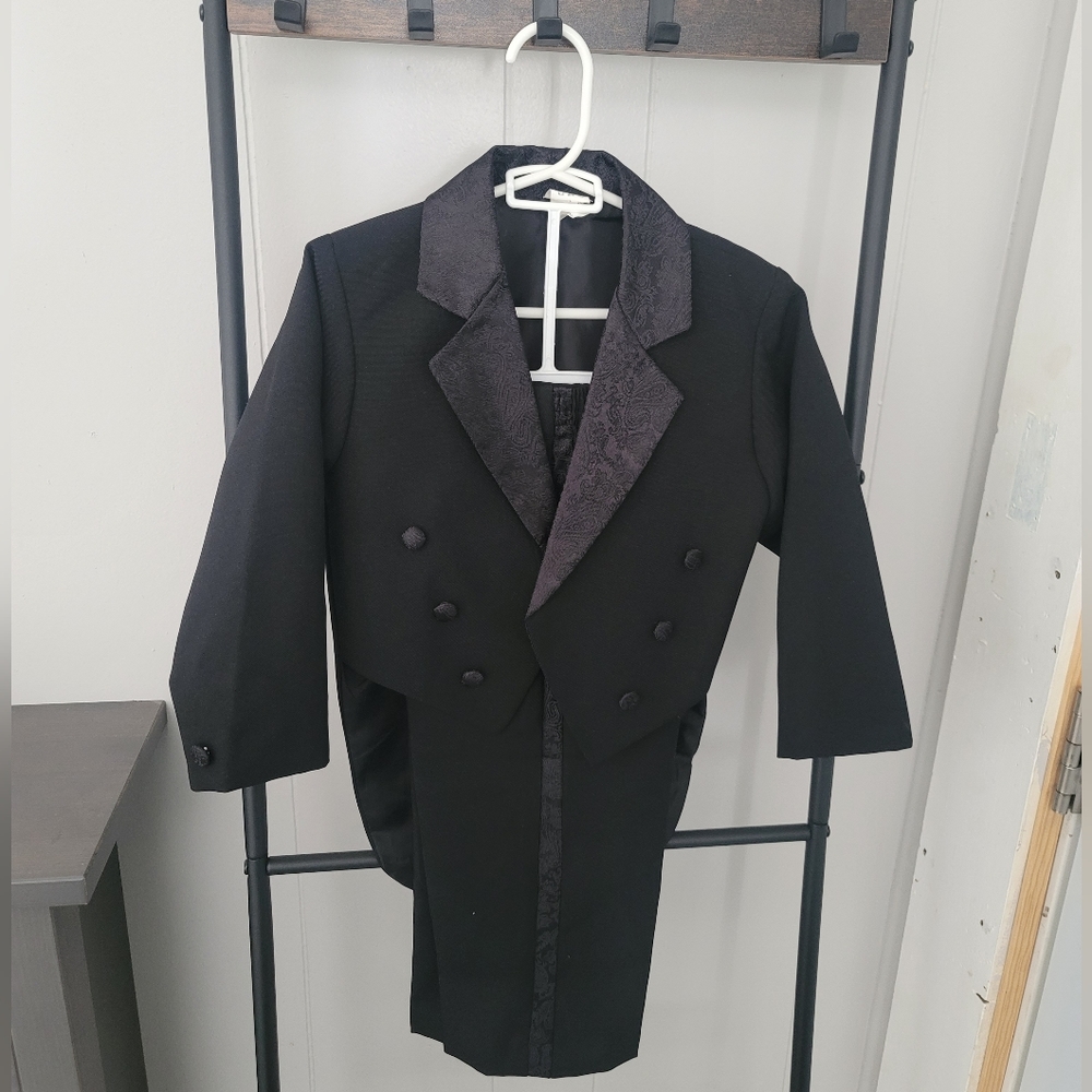 3T kids tuxedo with tail
